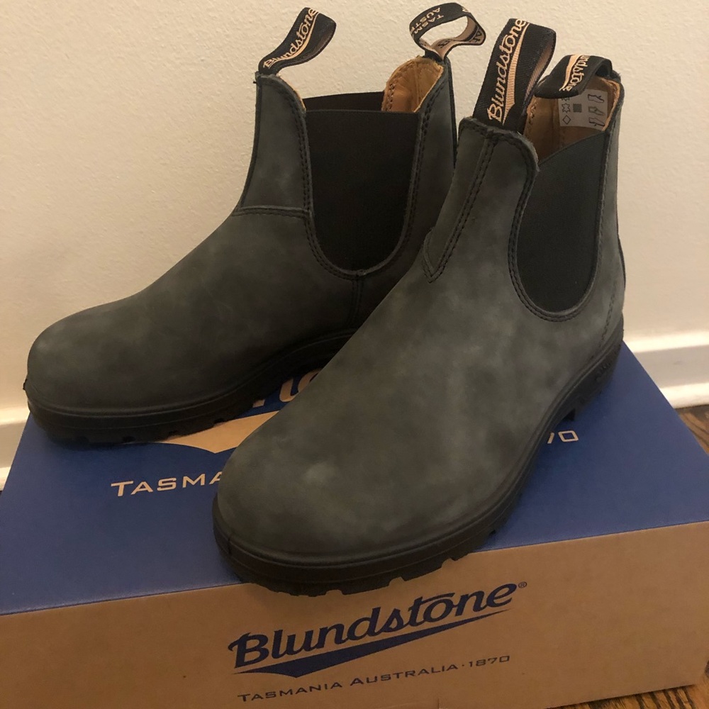 NWB Blundstone Women’s 587 Classic Boot US Size 7.5 Rustic Black